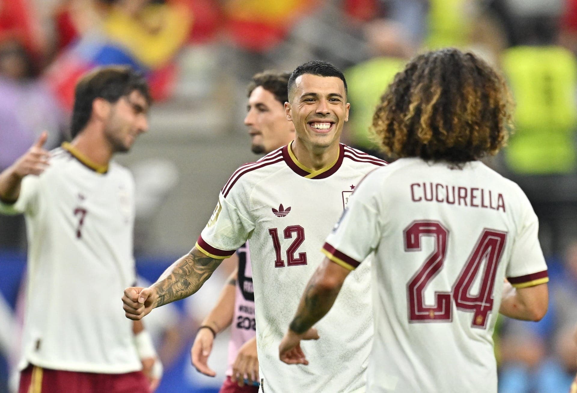 Porro e Cucurella comemoram após vencer a França, pela Copa do Mundo