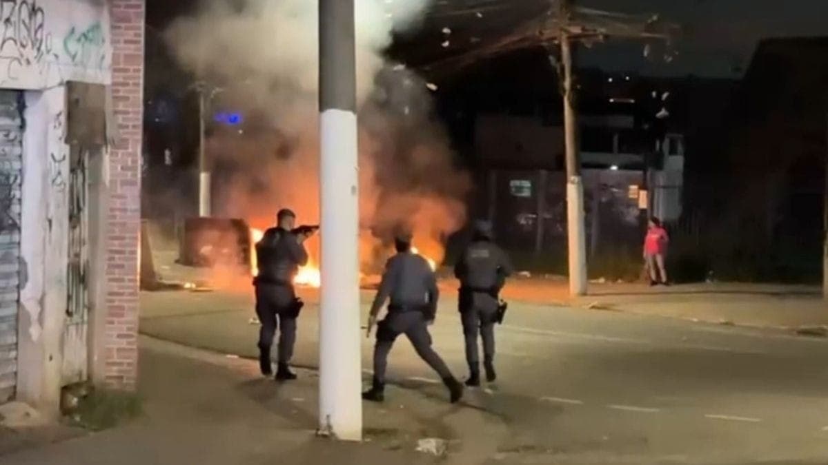 Protesto de moradores na Zona Leste