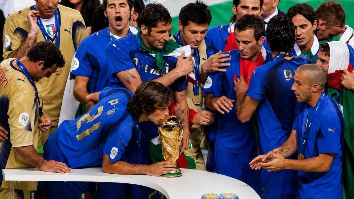 Andrea Pirlo celebra título da Copa de 2026