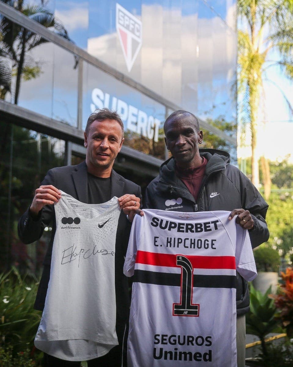 Eliud Kipchoge visita CT do São Paulo