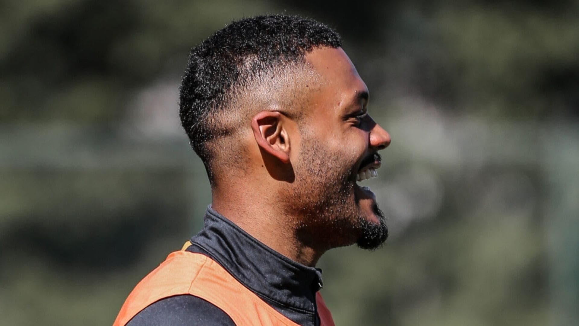 Sabino, zagueiro do São Paulo, durante treinamento