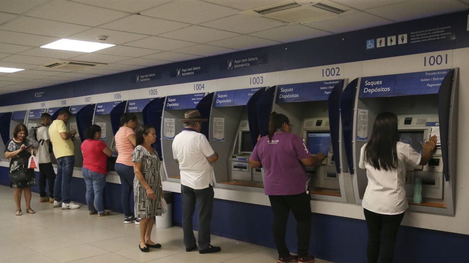 Funcionário de banco é preso em operação contra desvio de dinheiro