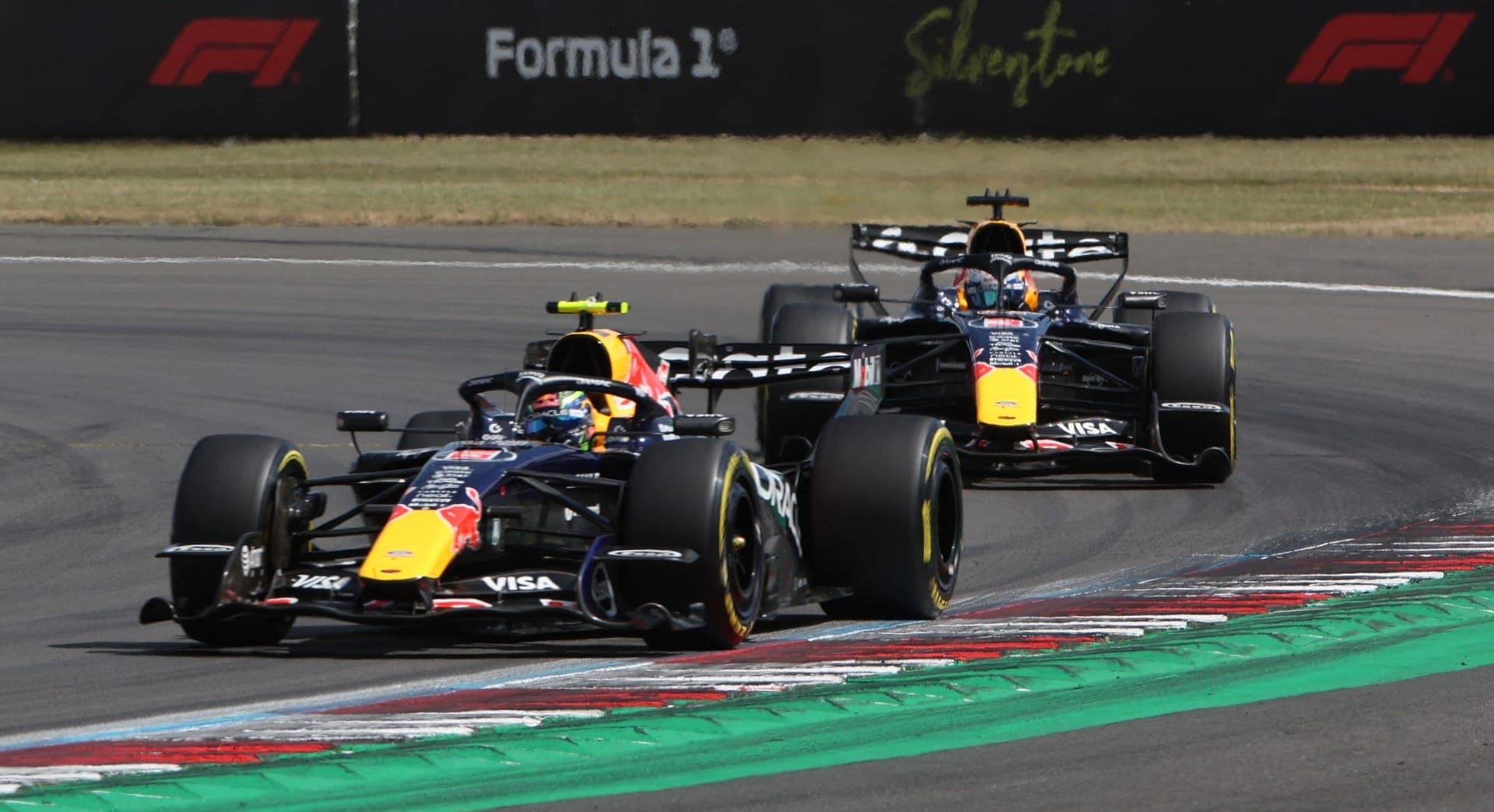 Red Bull abandona asa 'macarena' após acidentes de Max Verstappen