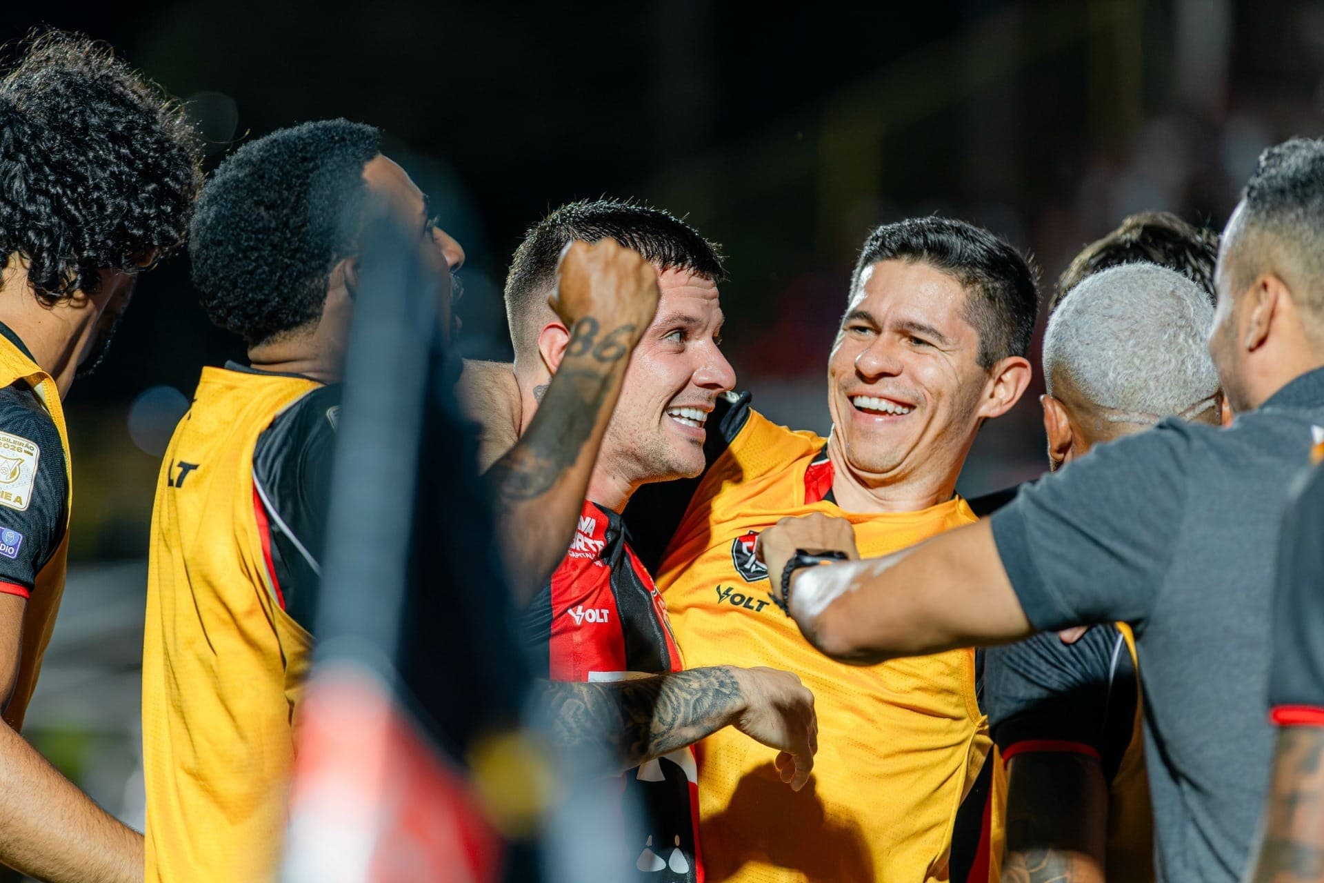 Renato Kayzer comemora gol anotado pelo Vitória contra o Vasco