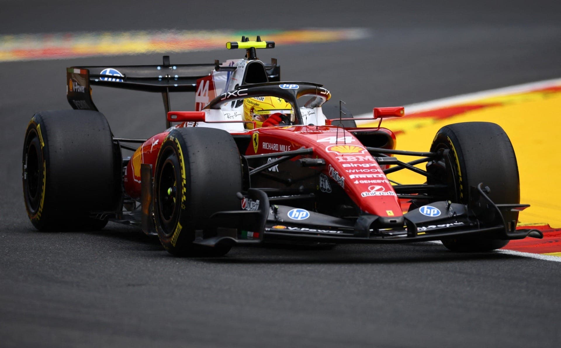 Hamilton em ação pela Ferrari no Treino Livre do GP da Bélgica