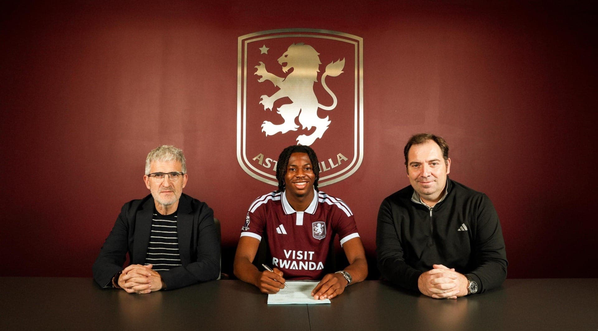 Manzambi acerta com o Aston Villa, da Inglaterra