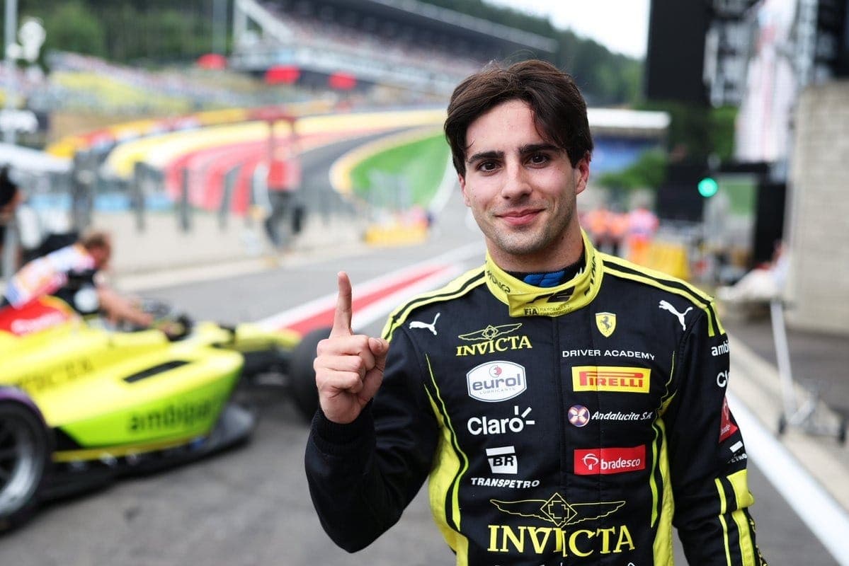 Rafa Câmara garante pole position no GP da Bélgica de F2