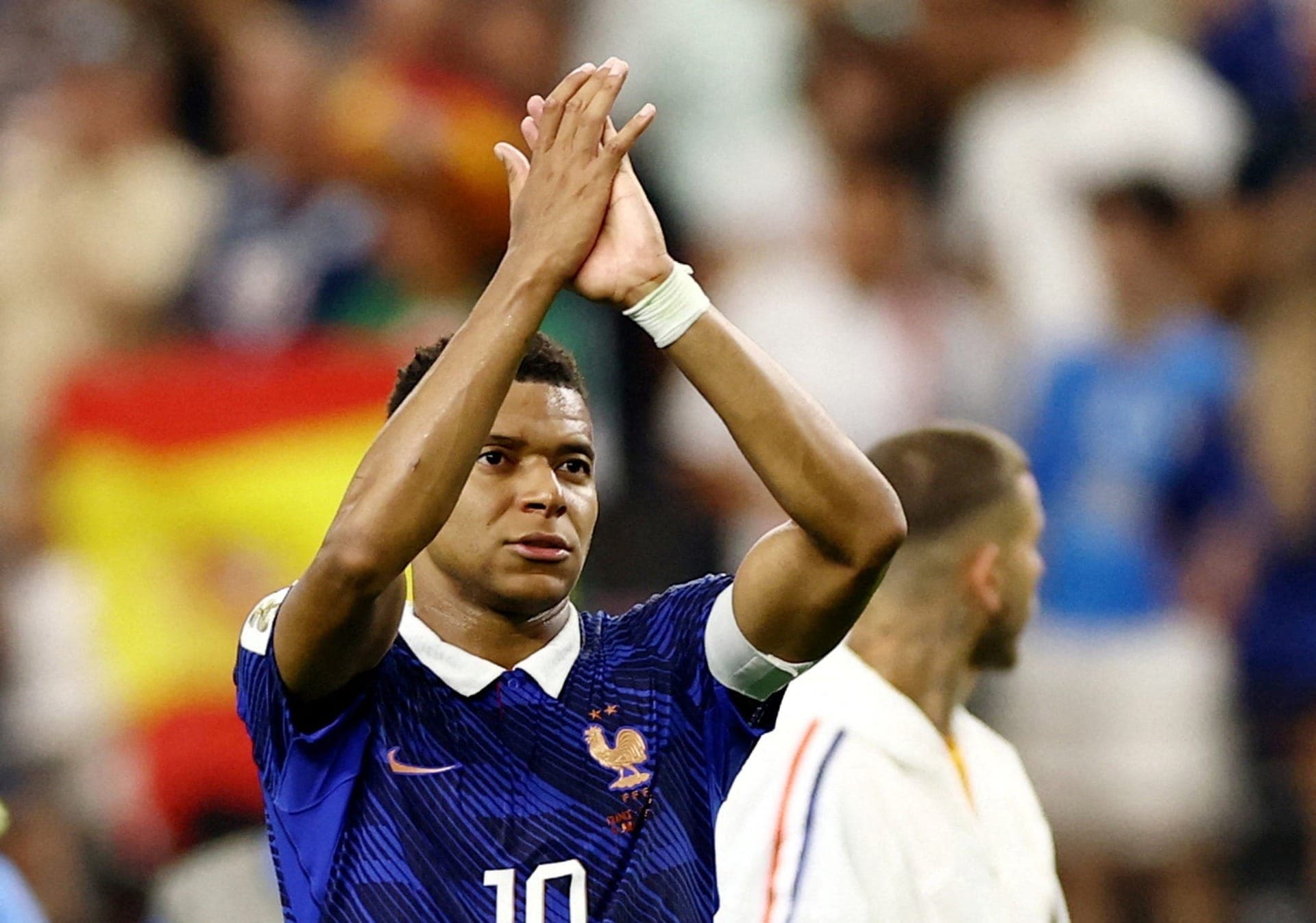 Um dos artilheiros da Copa, Mbappé será titular da França contra a Inglaterra