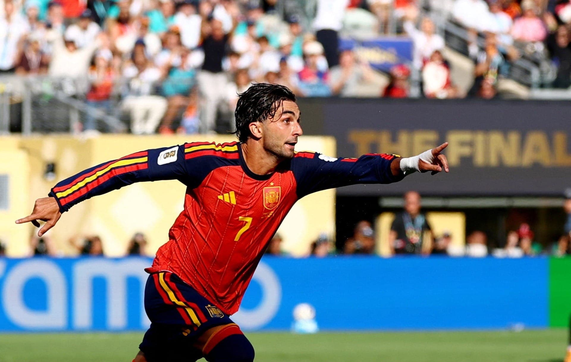 Ferrán Torres marca gol do título da Espanha