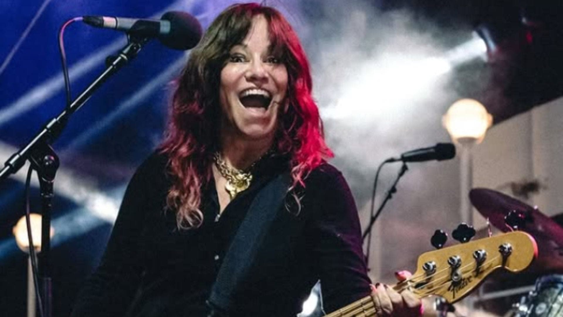 Jennifer Finch, baixista do L7