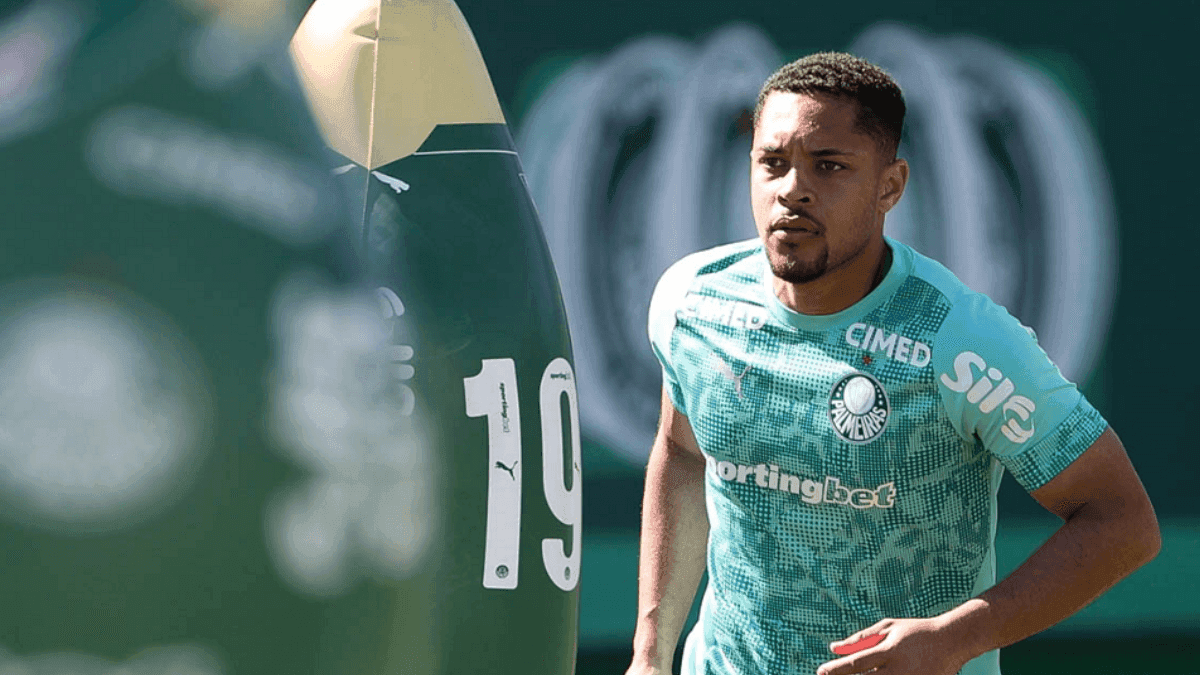 Vitor Roque, atacante do Palmeiras