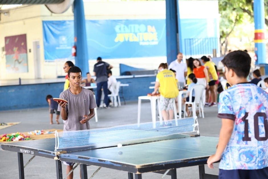 Em destaque estão os programas Brincando nas Férias e Tô de Férias