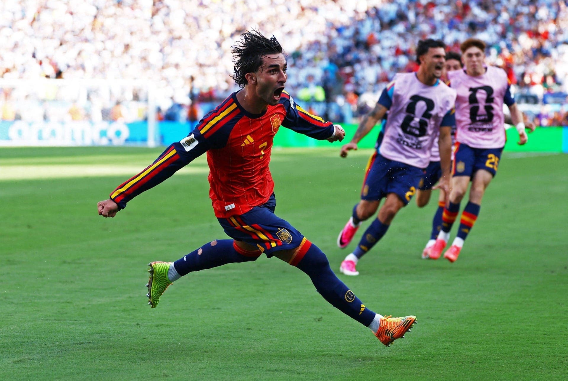 Ferran Torres comemora gol da Espanha na final da Copa