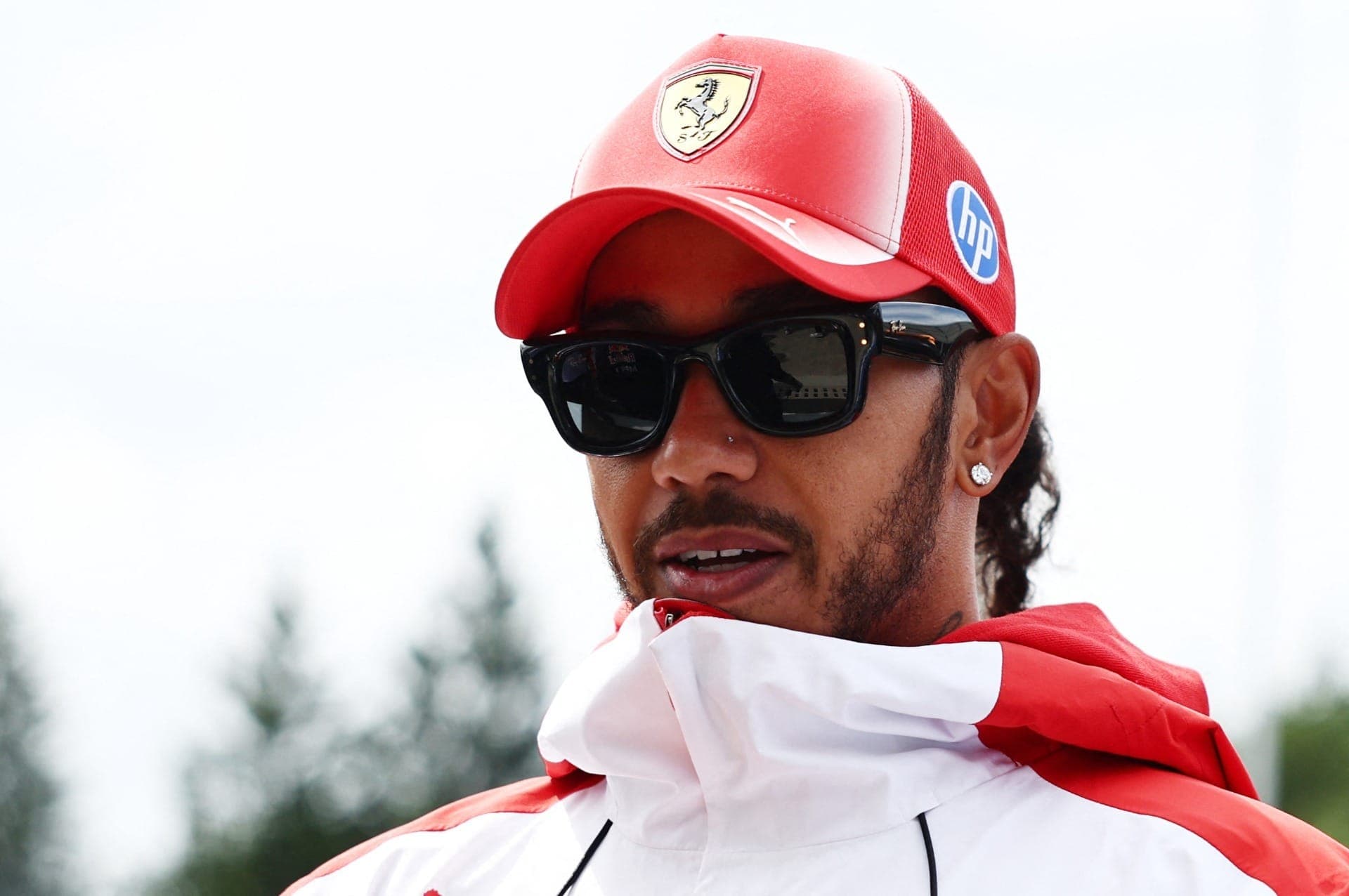 Hamilton relembra acidente de 2018 após atropelar mecânico na Bélgica
