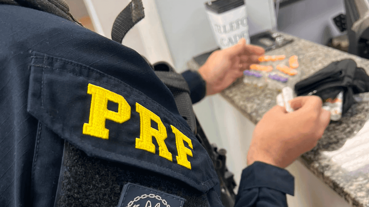 Homem é preso com 40 ampolas de medicamentos na Dutra em Pindamonhangaba