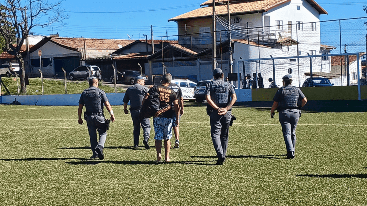 Homem é preso por injúria racial durante partida de futebol em Taubaté