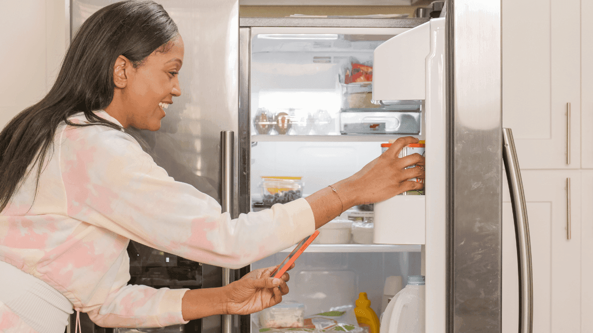Como economizar energia da geladeira? Veja mitos e verdade