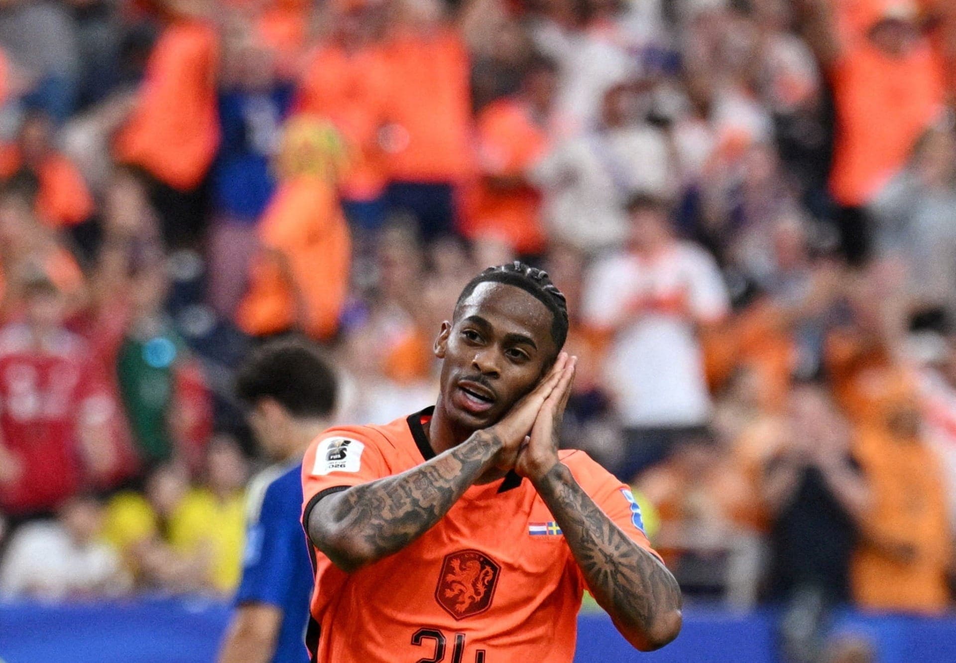 Crysencio Summerville comemora gol anotado contra a Suécia, pela Copa do Mundo