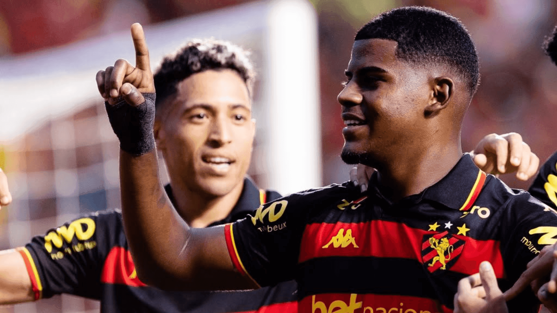 Fábio Matheus comemora gol pelo Sport na Série B do Brasileiro
