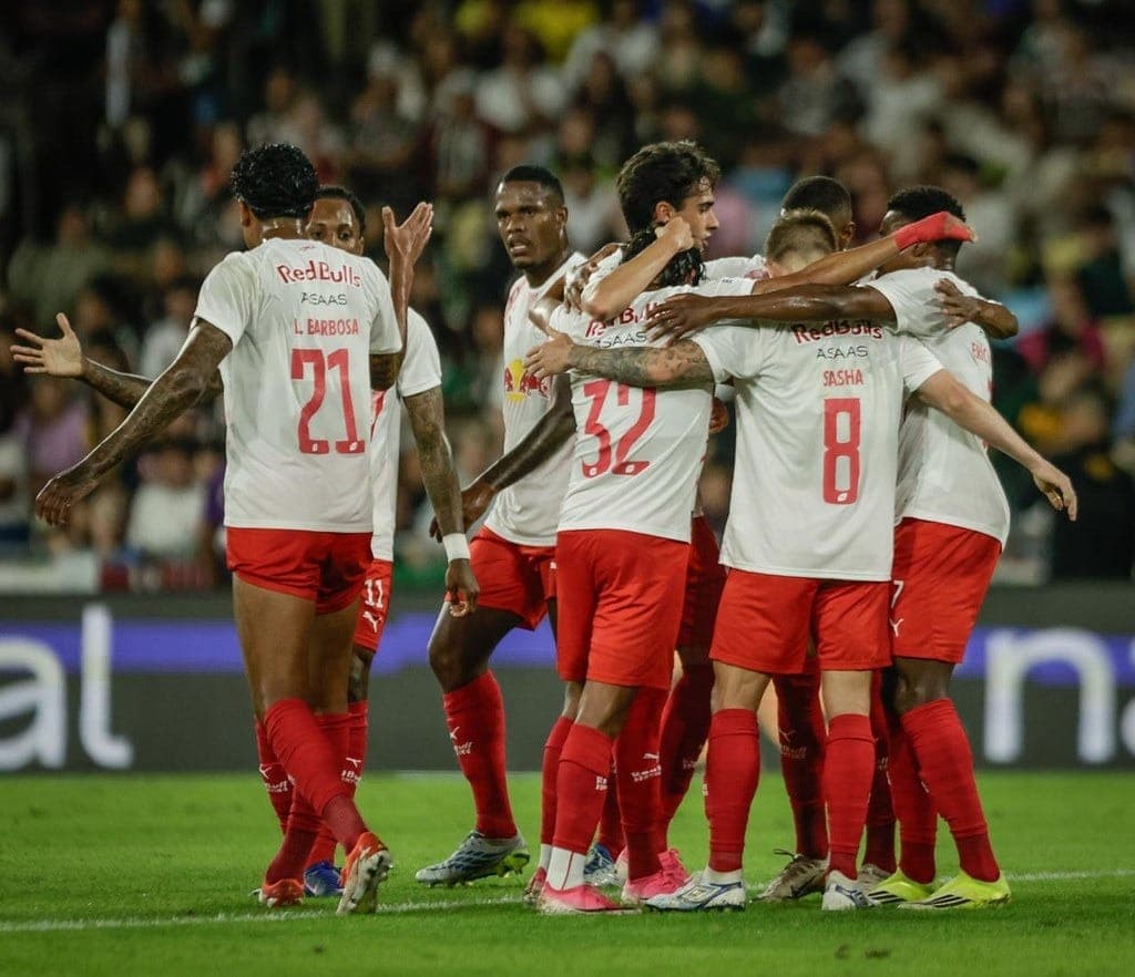 Jogadores do Bragantino comemoram gol