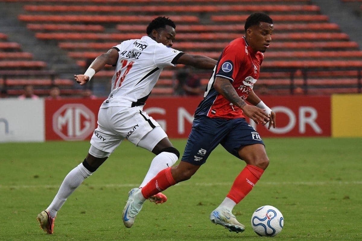 Vasco sai atrás contra o Independiente Medellín, pela Sul-Americana