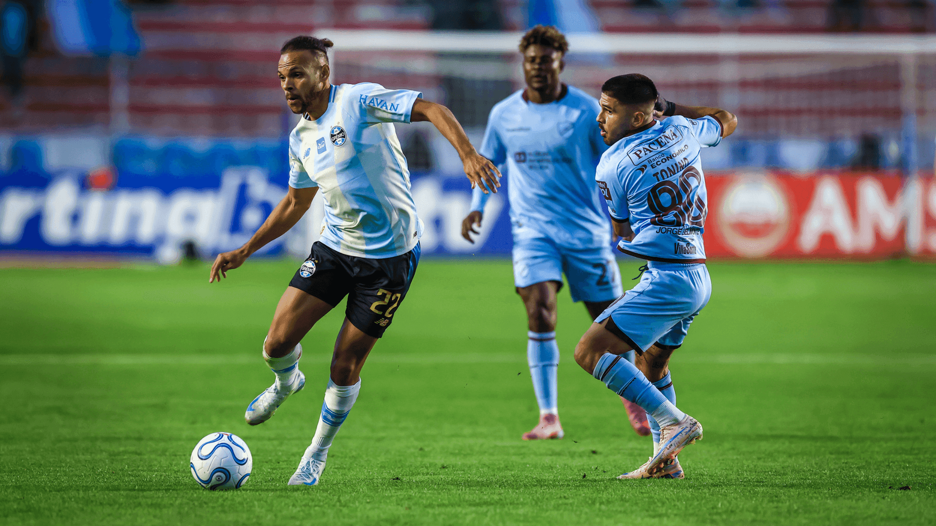 Braithwaite em ação contra o Bolívar