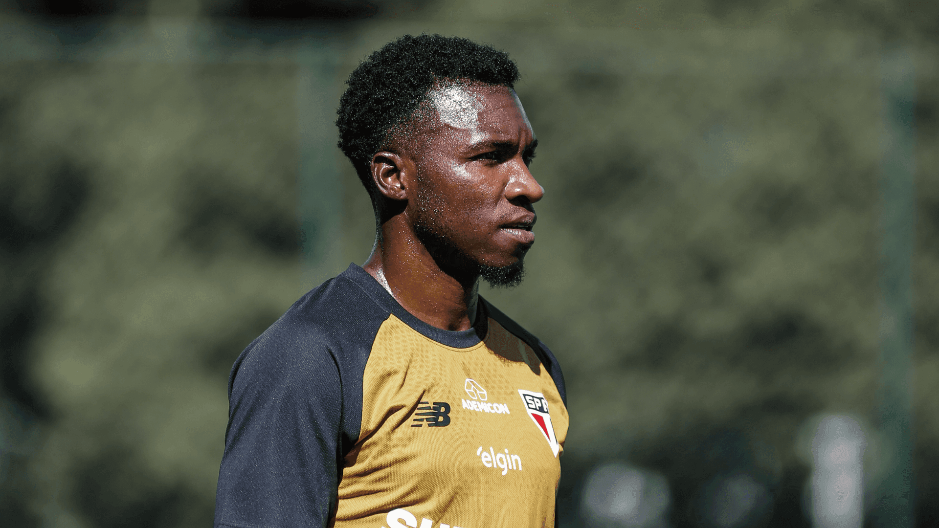 Aurélio Buta, latera-direito do Sâo Paulo