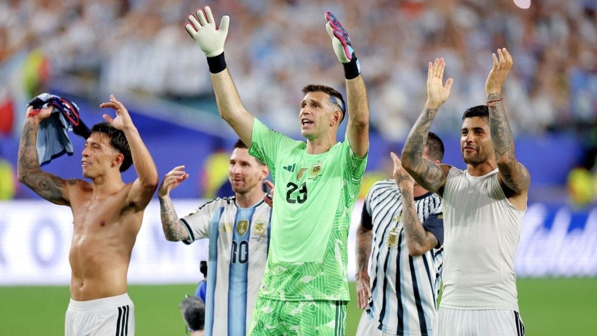 Dibu Martínez comemora classificação da Argentina