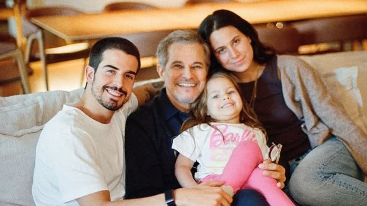 Edson Celulari posa com os filhos: Enzo Celulari, Sophia Raia e Chiara Roepke