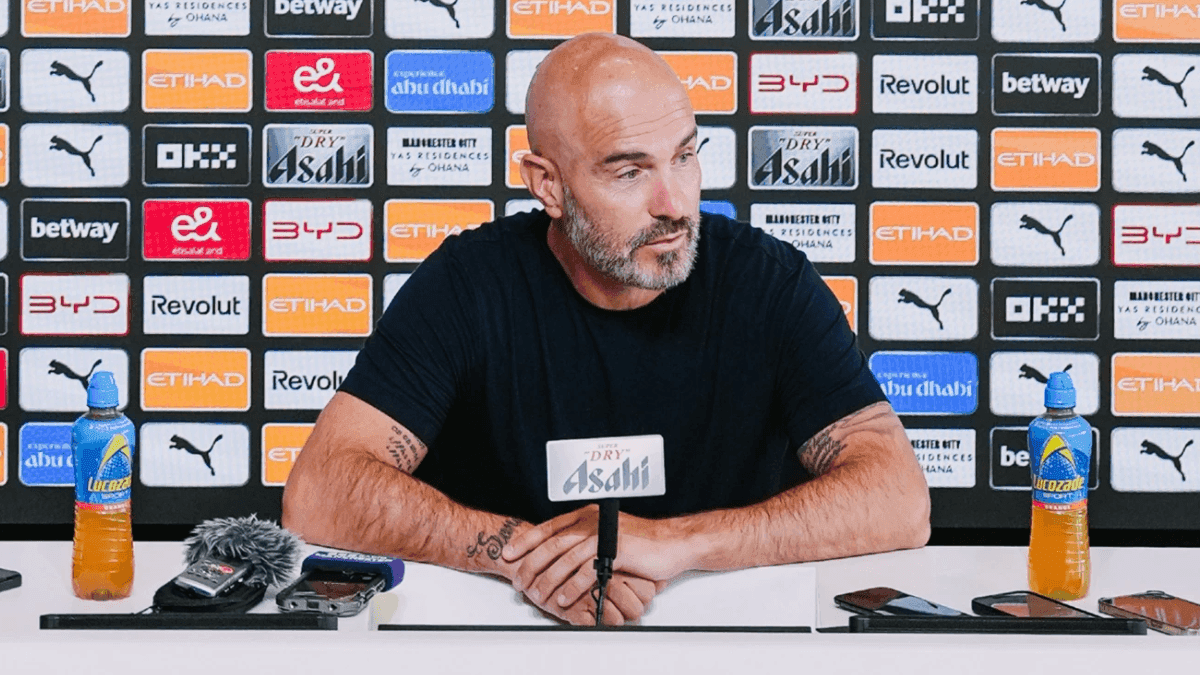 Enzo Maresca em entrevista coletiva no Manchester City