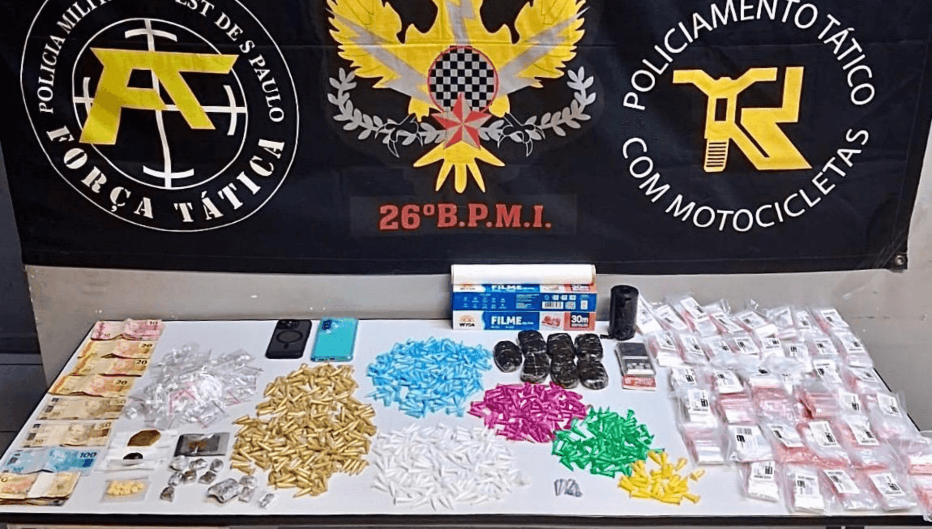 Porções de cocaína e maconha foram apreendidas no imóvel do casal