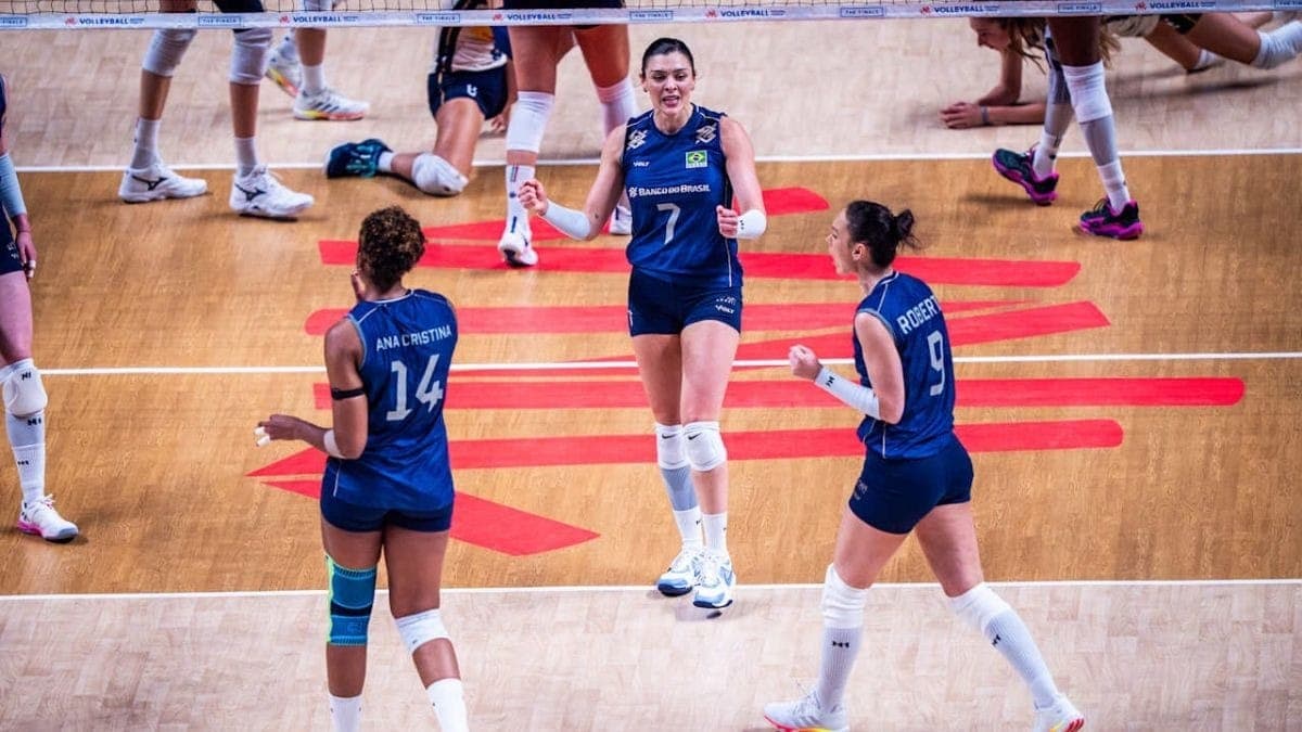 Brasil comemora classificação para a final da Liga das Nações de vôlei
