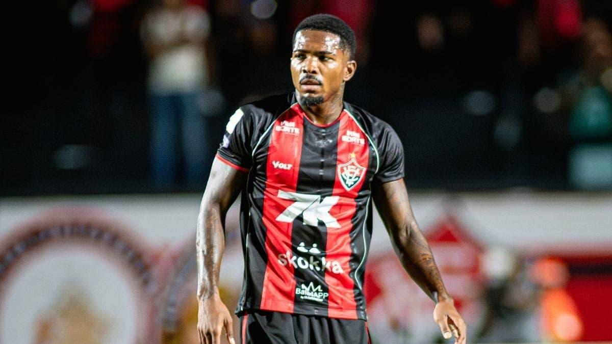 Cacá será comprado pelo Vitória