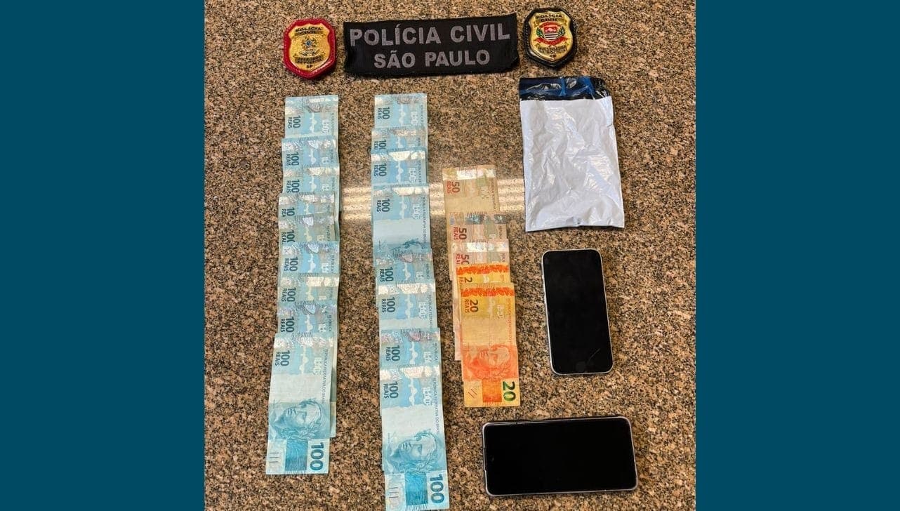 Dinheiro e celulares foram apreendidos