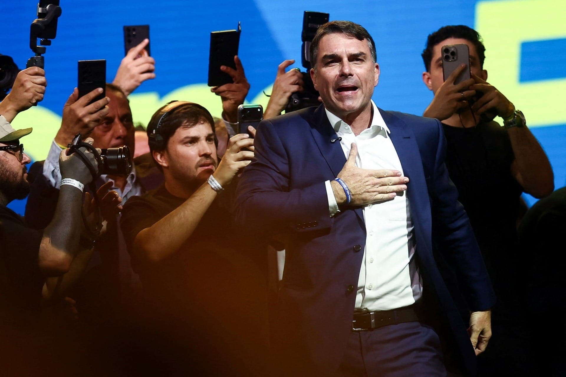 Flávio Bolsonaro é anunciado como candidato à Presidência