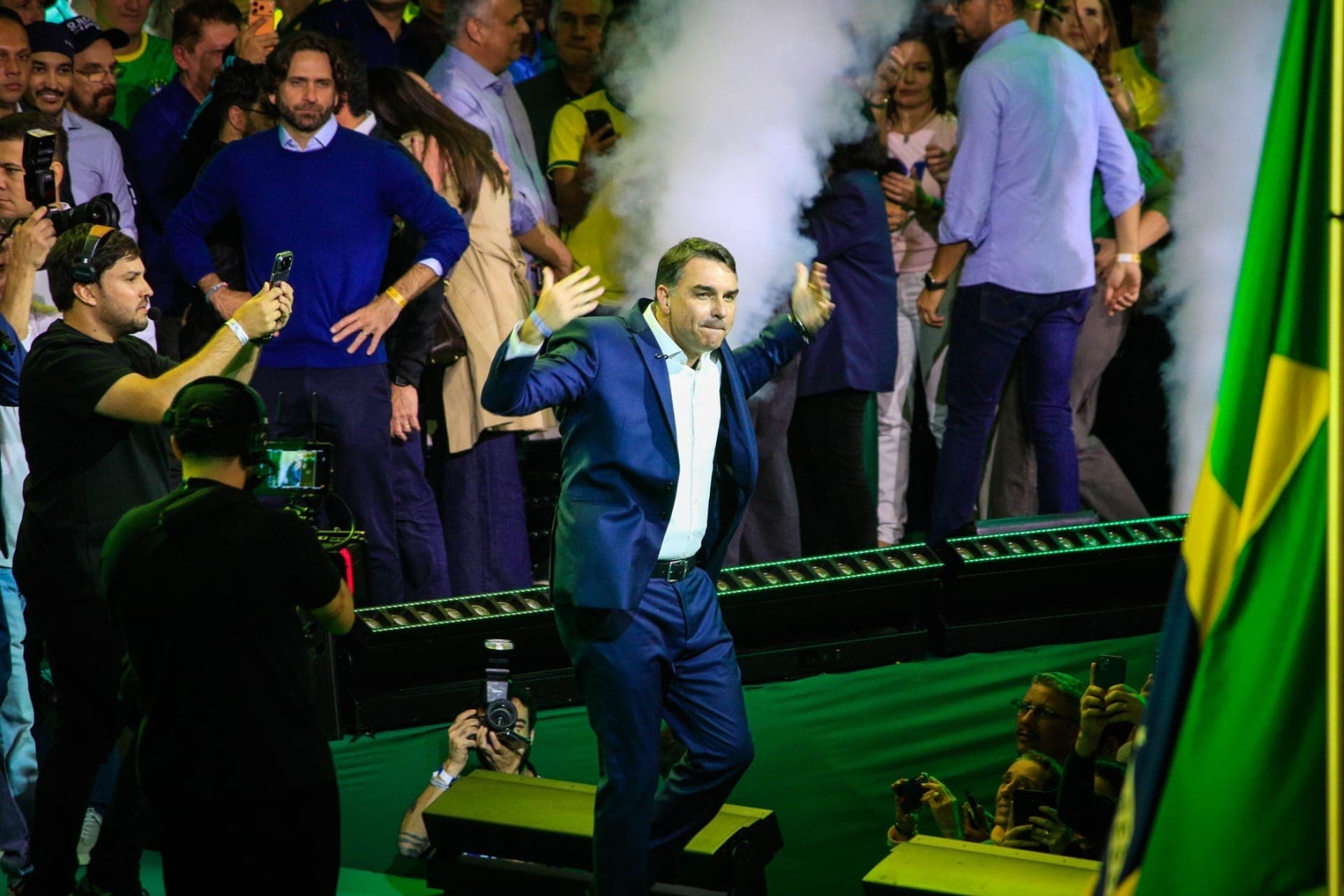 Flávio Bolsonaro é oficializado candidato à Presidência pelo PL