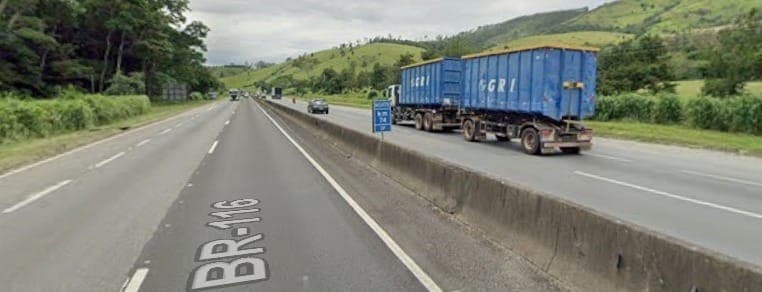 Motociclista morre em acidente com carreta na Via Dutra, em Aparecida