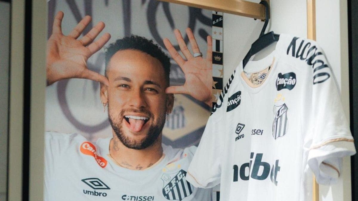 Neymar volta ao Santos após a Copa