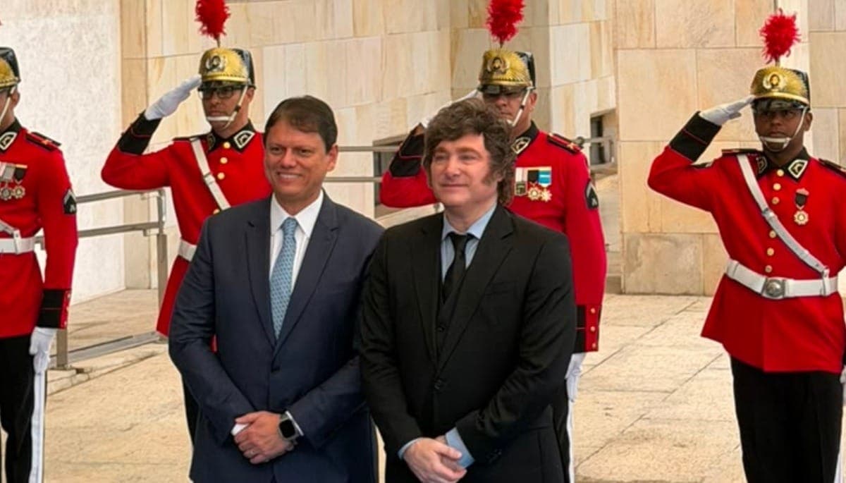 Tarcísio faz homenagem a Milei no Palácio dos Bandeirantes