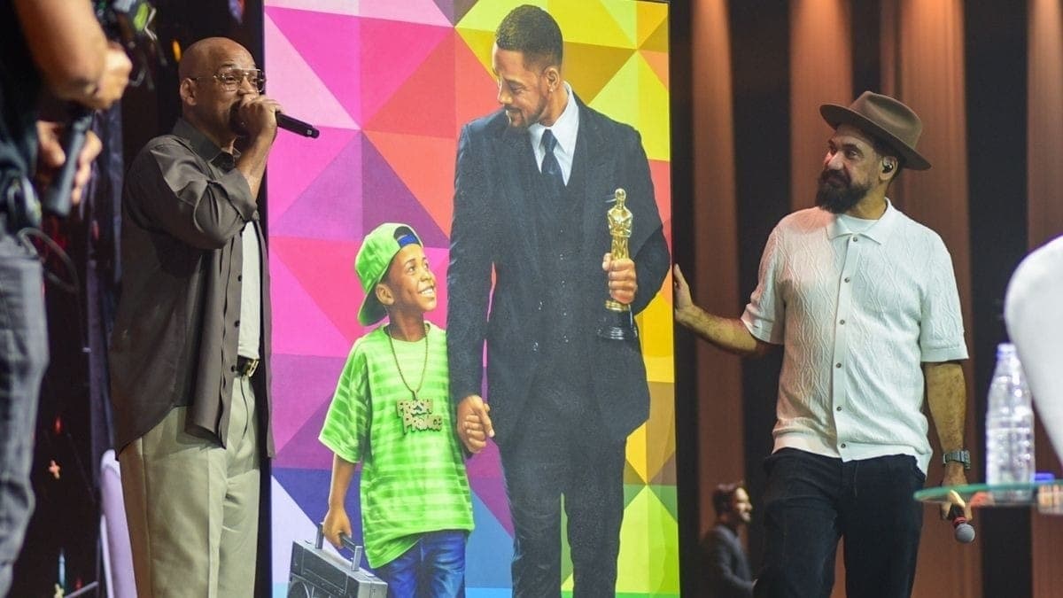 Will Smith ganha mural feito por Kobra em visita a SP