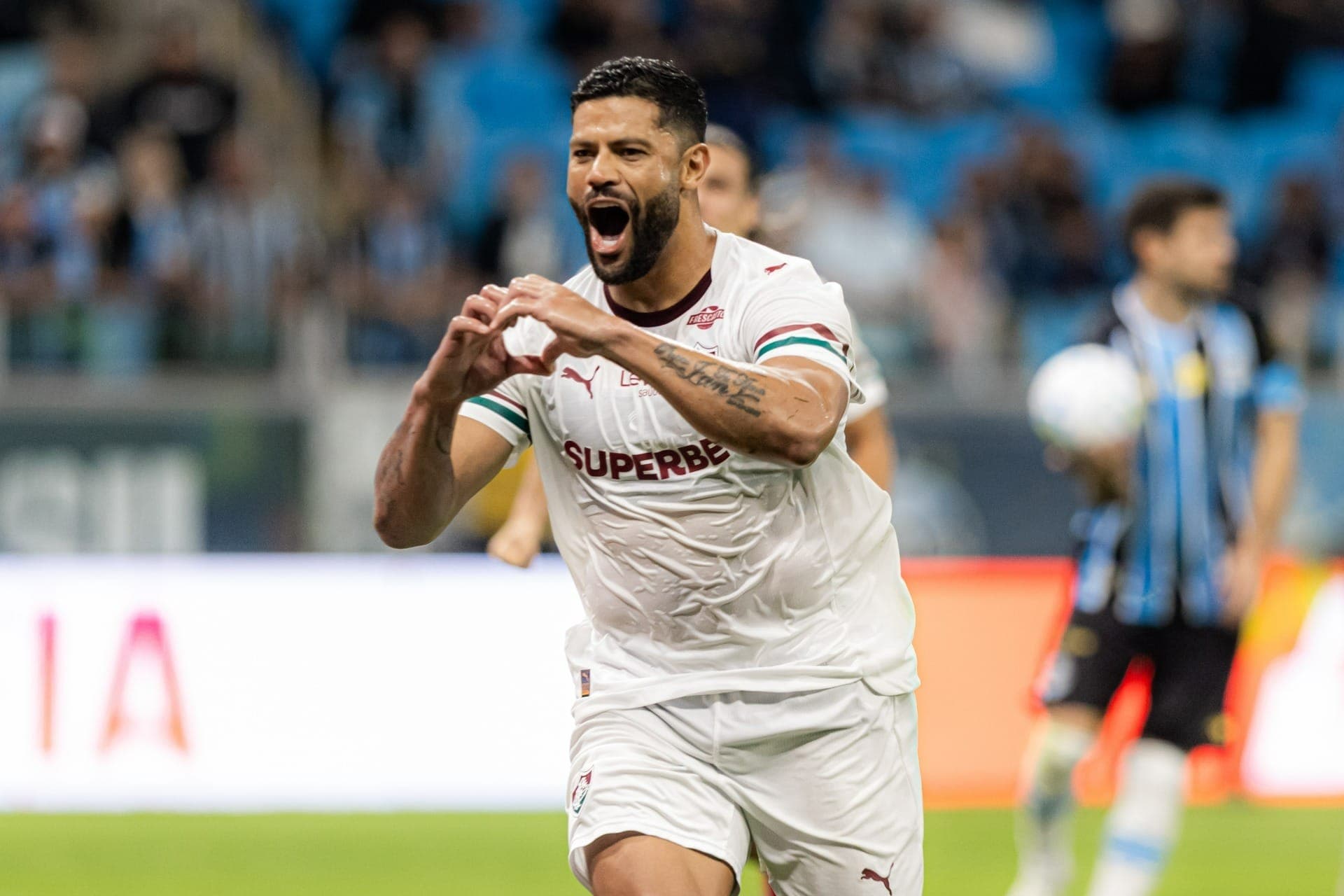 Hulk comemora gol pelo Fluminense