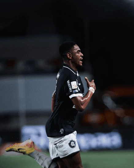 Jajá comemora gol do Remo