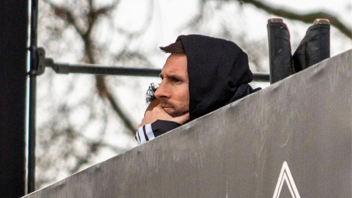 Lionel Messi acompanha jogo da 4ª divisão na Argentina