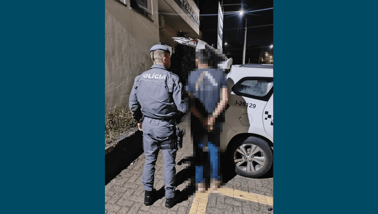 Após a abordagem, o autor foi detido e conduzido à Central de Polícia Judiciária