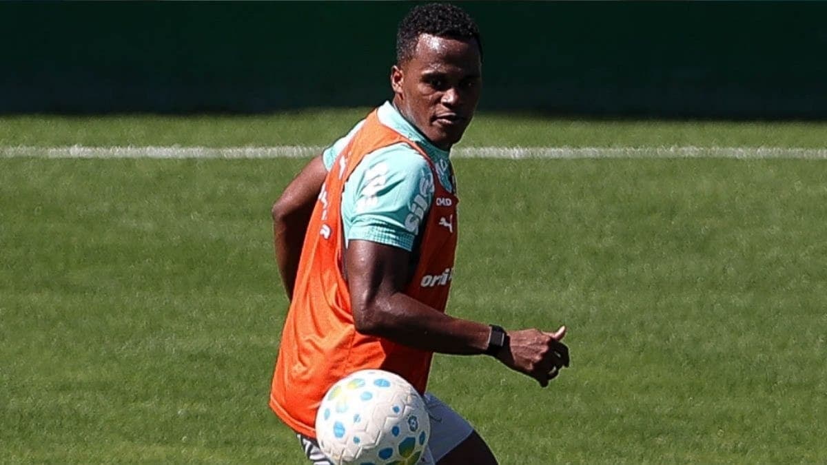 Jhon Arias durante treino do Palmeiras