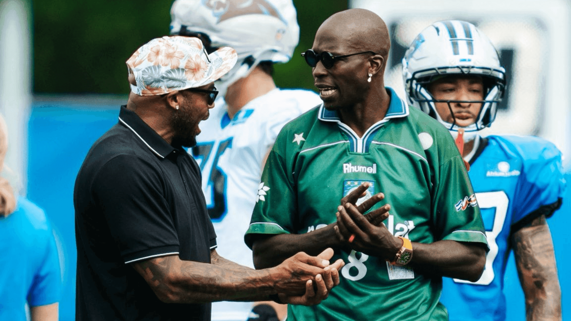 Ochocinco com a camisa histórica do Palmeiras de 1999