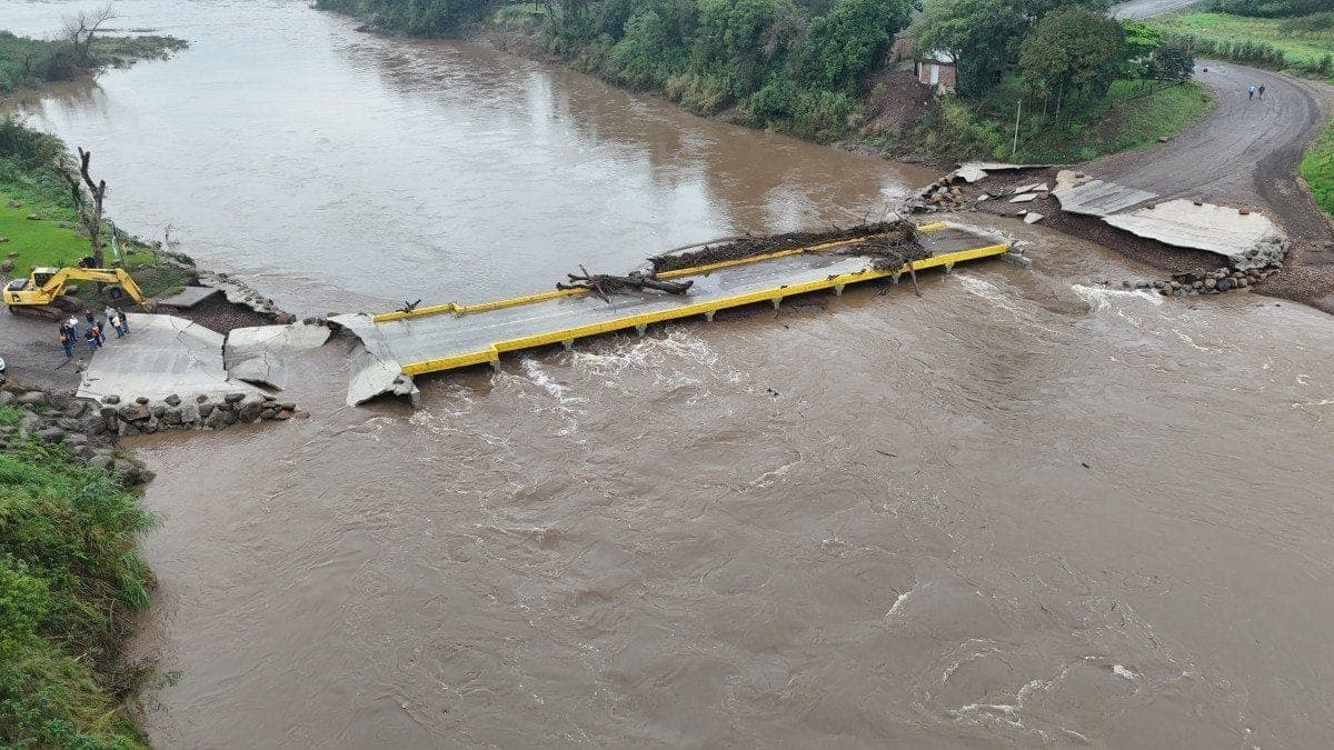 Ponte da Felizcidade interditada em Feliz (RS) devido cheia do Rio Caí