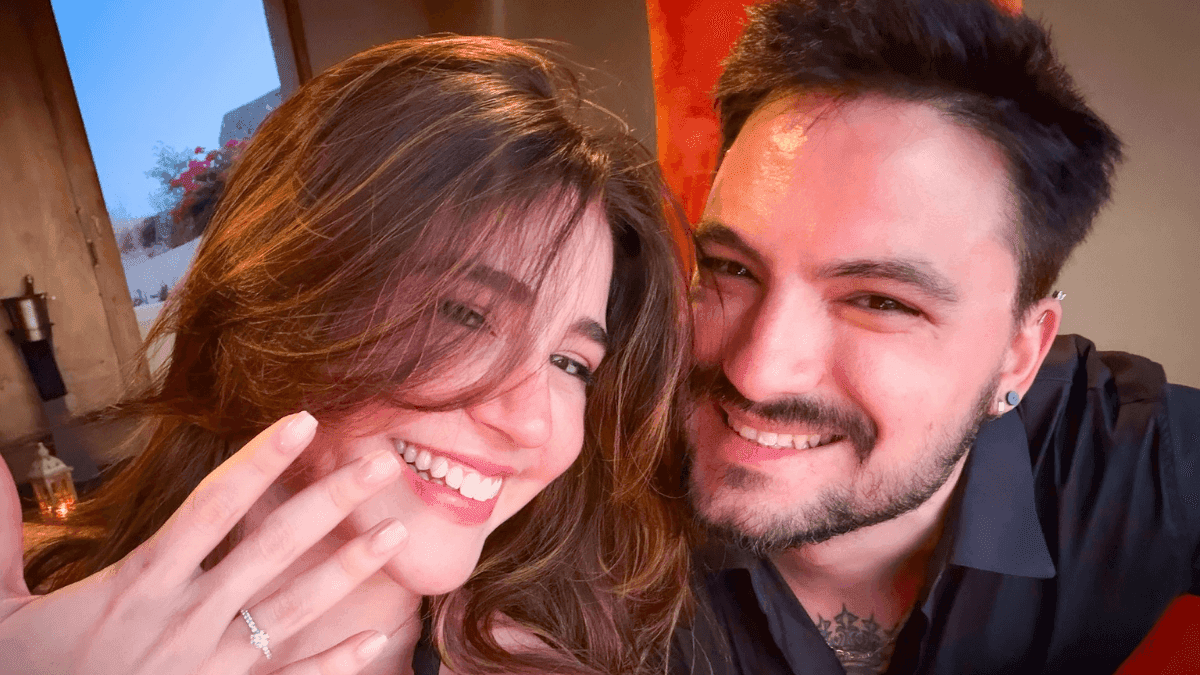 Felipe Neto pede namorada em casamento