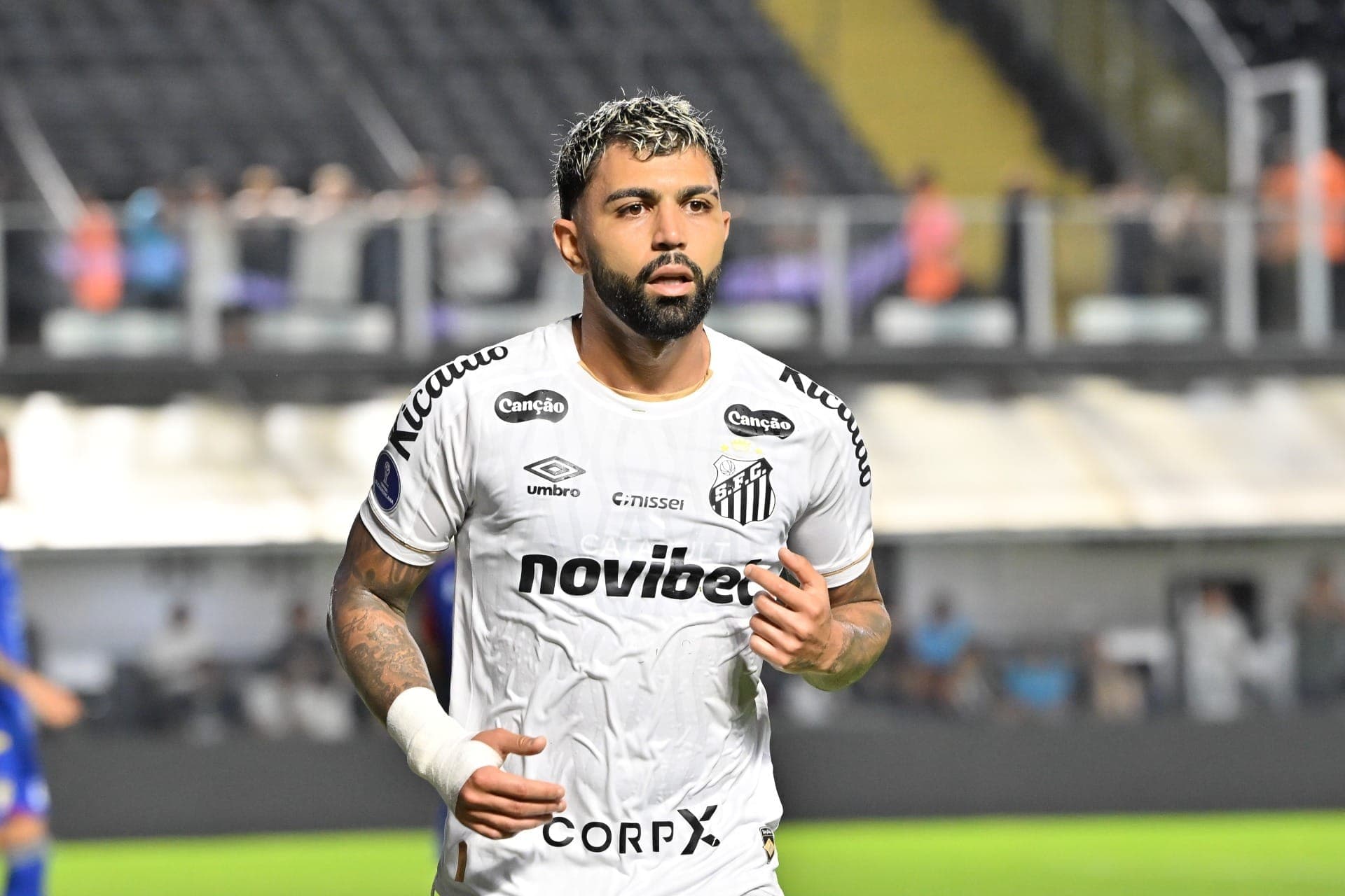 Gabigol durante jogo contra a Universidad Central, pela Sul-Americana