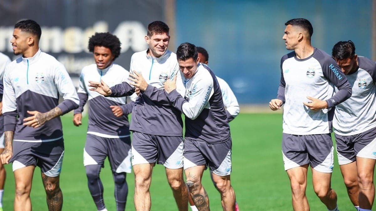 Jogadores do Grêmio durante treino antes da decisão contra o Bolívar
